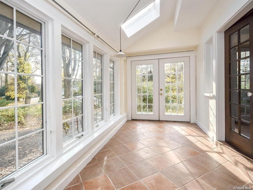 Empty room, Interior, Sun Room