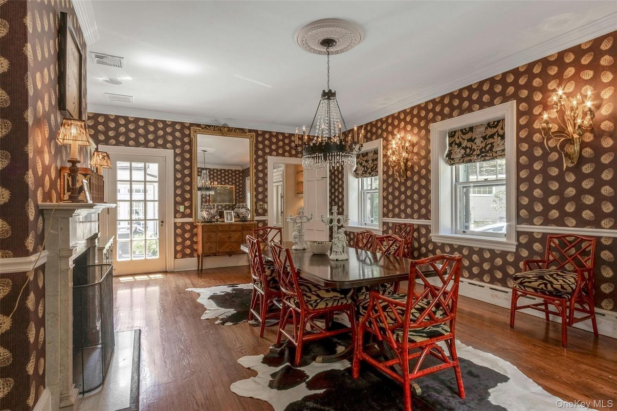 Chandelier, Dining room, Fireplace, Interior, Wood Texture Flooring