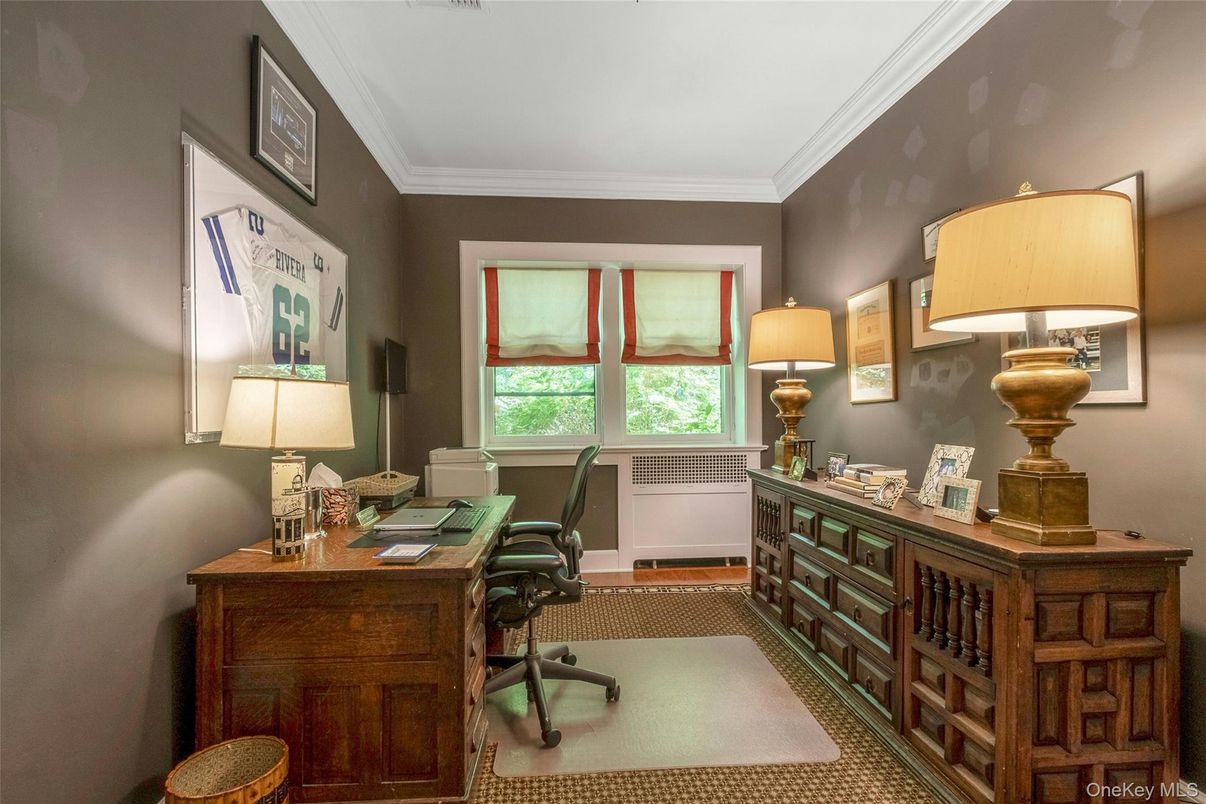 Home Office, Interior