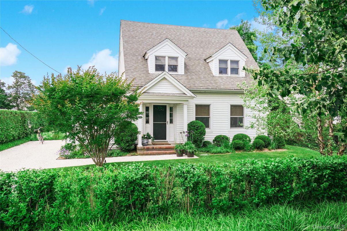 Exterior, Facade, Cape Cod