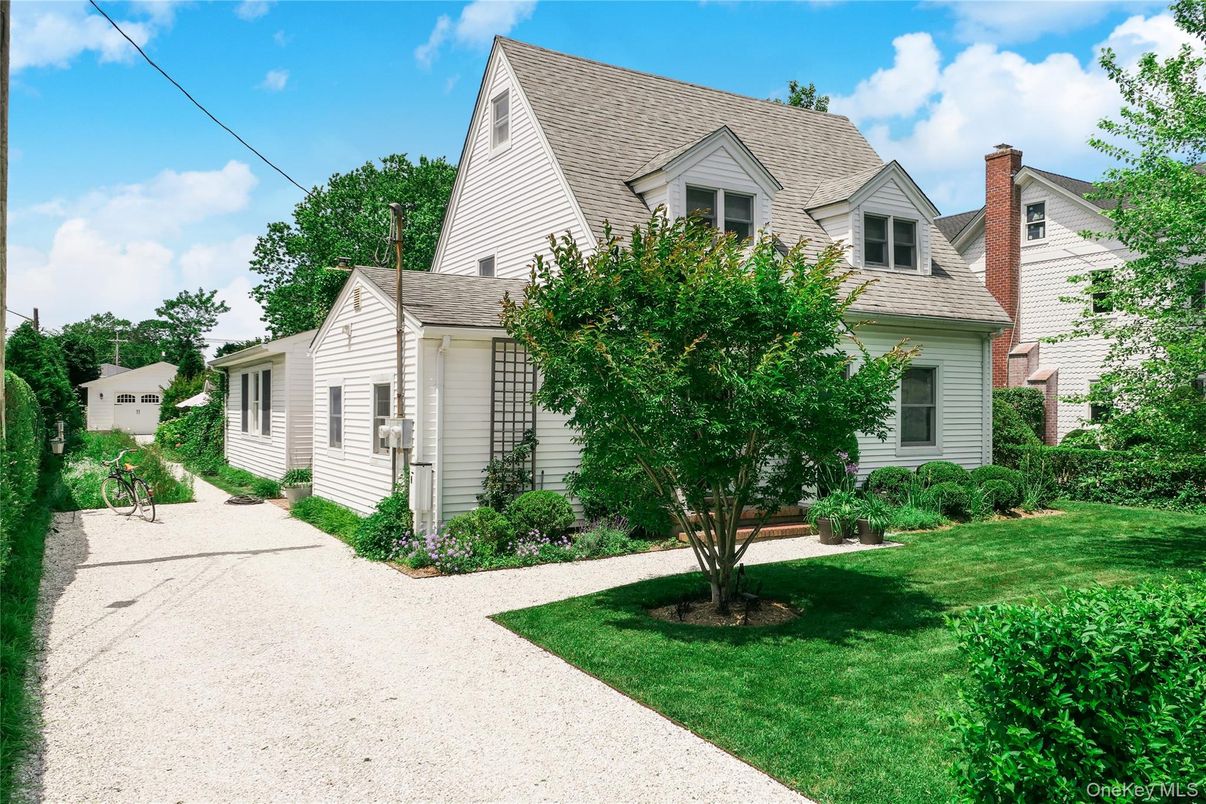 Exterior, Facade, Cape Cod
