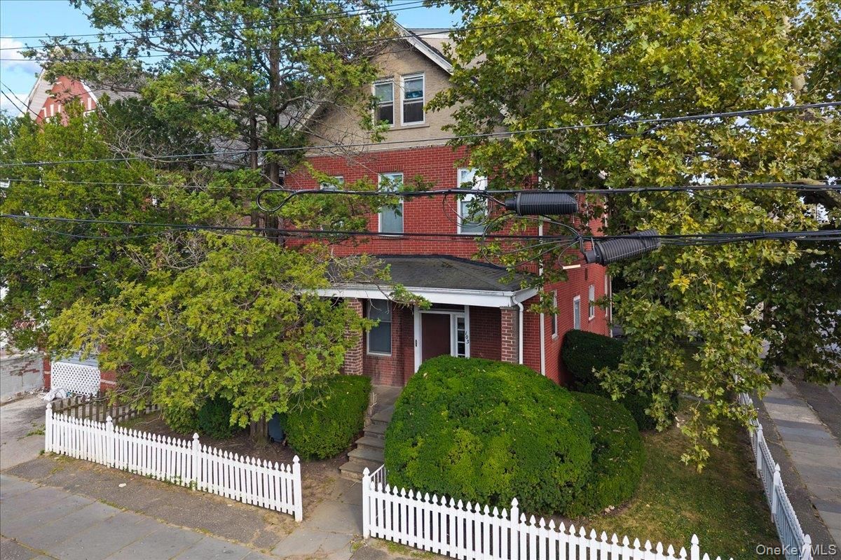 Exterior, Facade, Brick Facade, American Foursquare