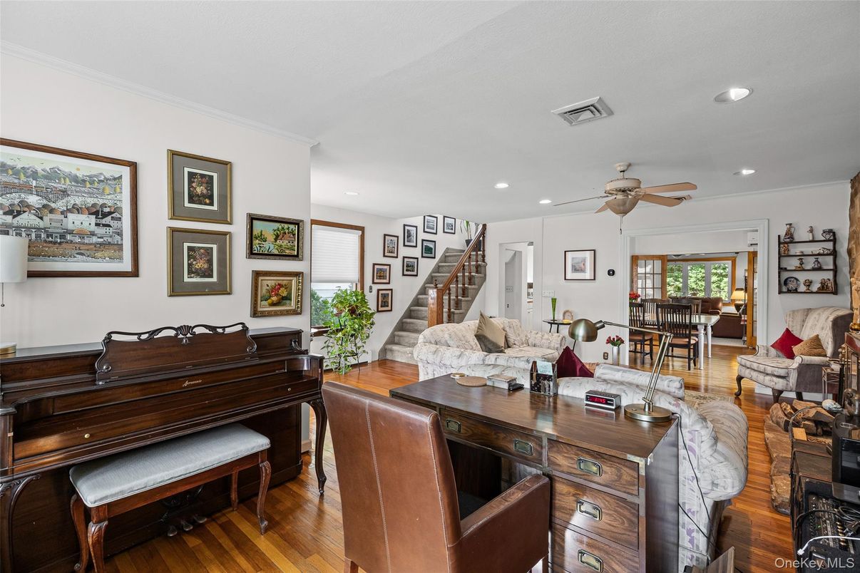 Dining room, Interior, Living room, Piano, Recessed Lighting, Wood Texture Flooring