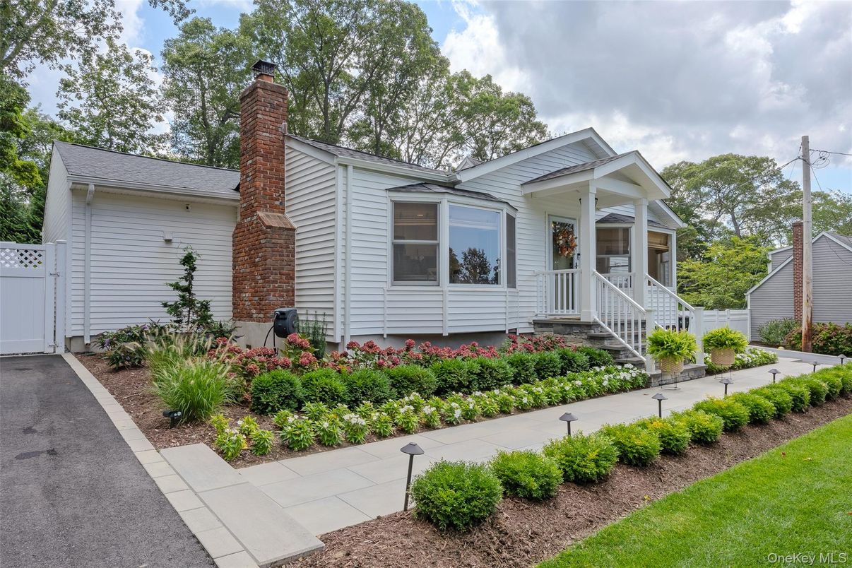 Exterior, Facade, Cape Cod