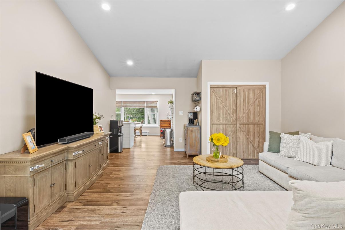 Interior, Living room, Recessed Lighting, Wood Texture Flooring