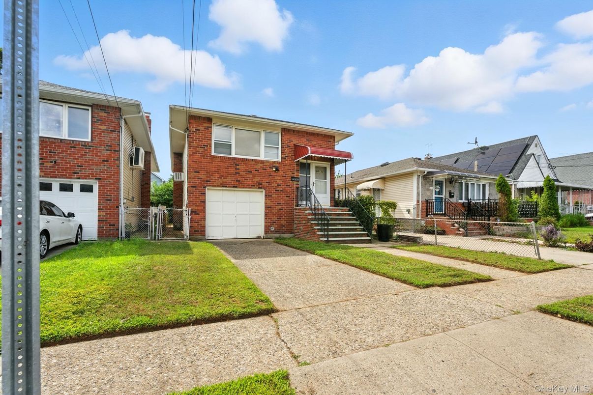 Attached, Exterior, Facade, Brick Facade, Raised Ranch