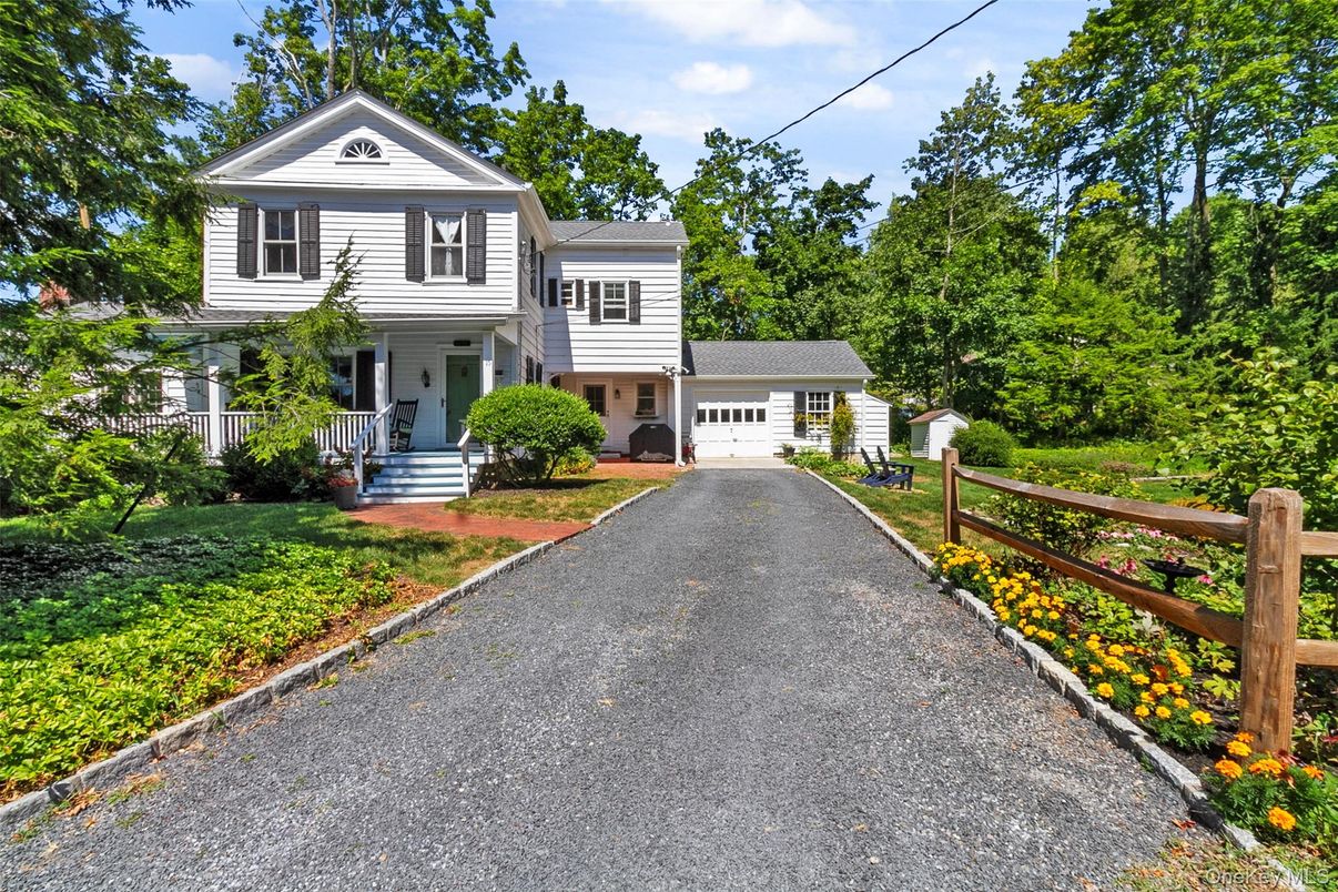 Attached, Exterior, Facade, Raised Ranch