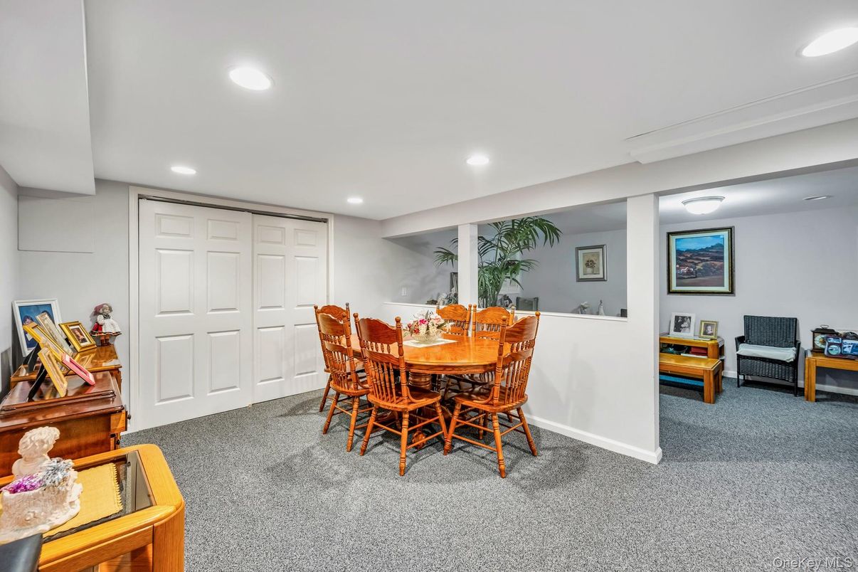 Dining room, Interior, Recessed Lighting