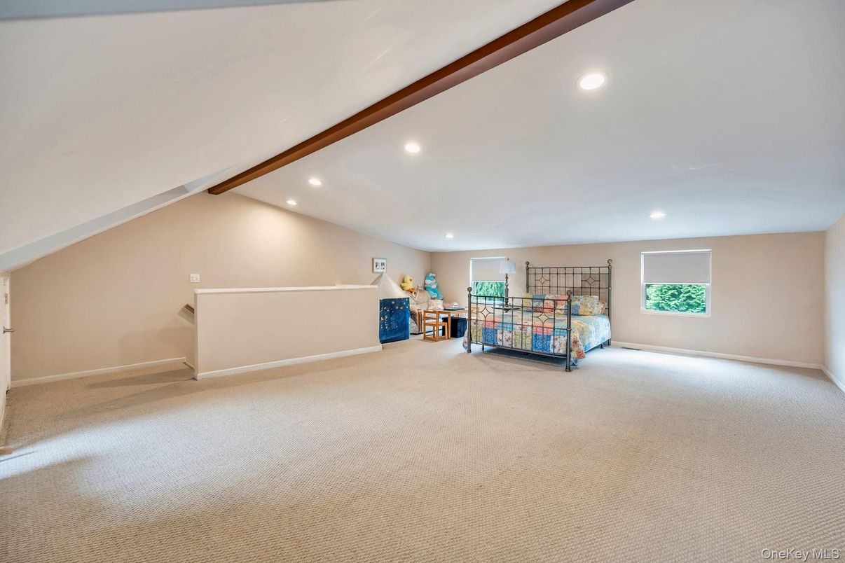 Empty room, Interior, Recessed Lighting, Wooden Beams