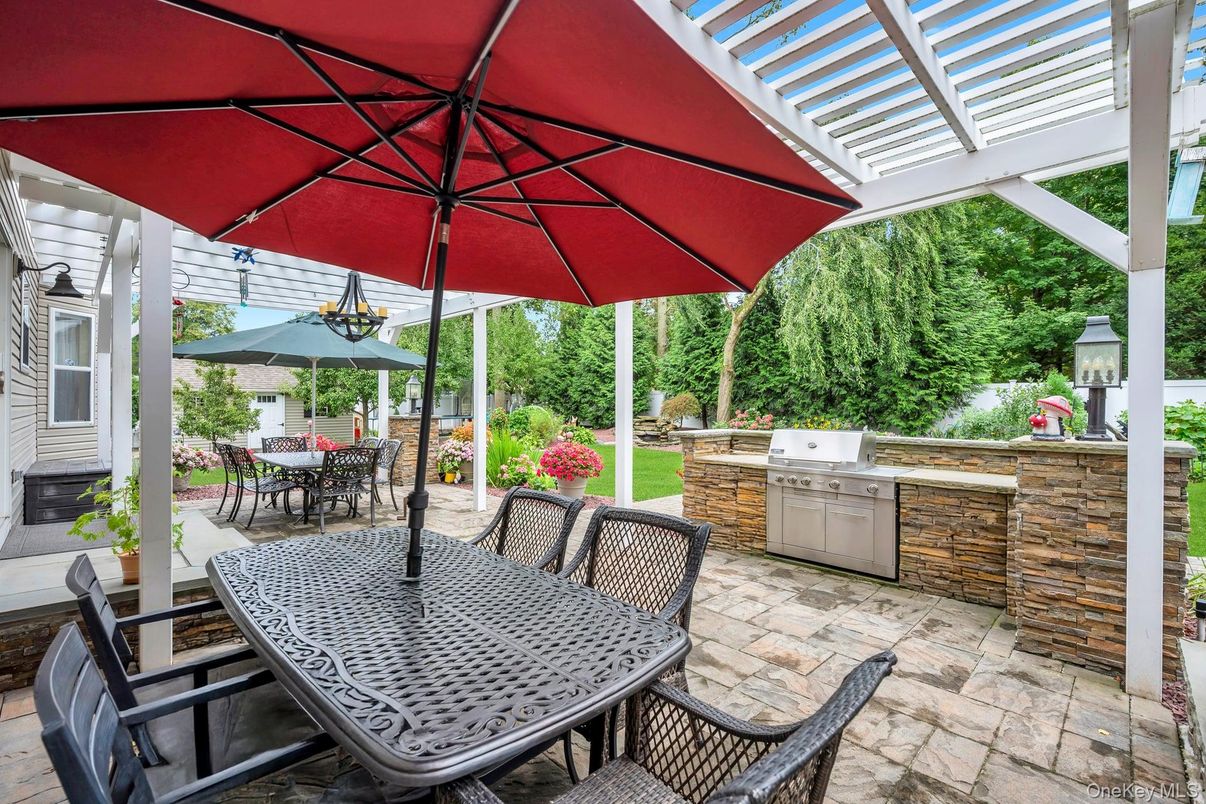 Exterior, Outdoor Kitchen