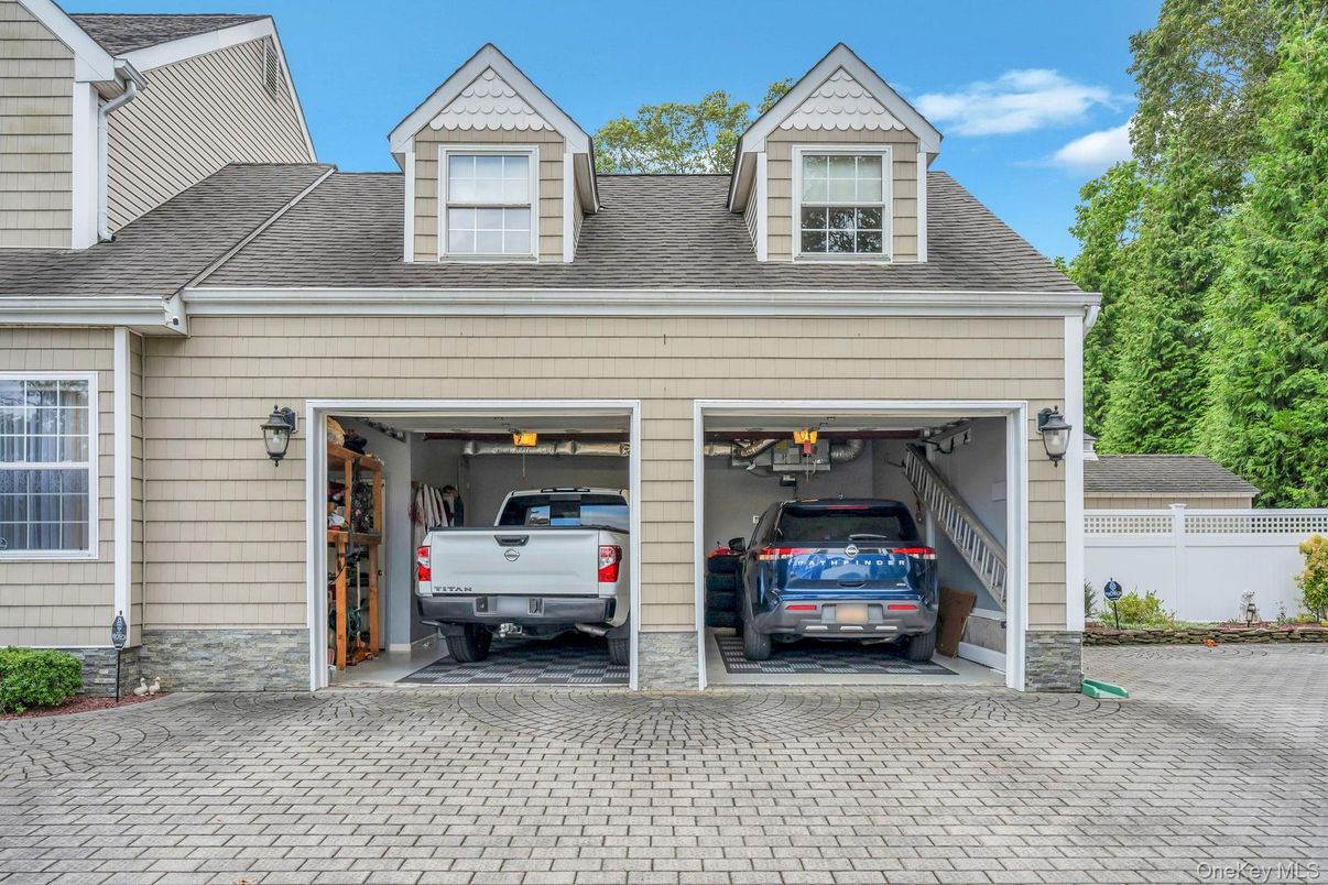 Attached, Exterior, Facade, None