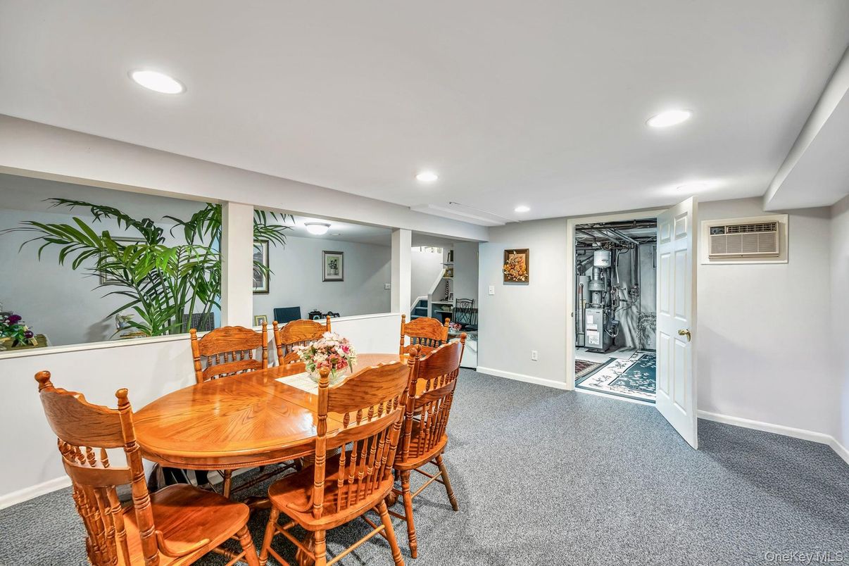 Dining room, Fitness Equipment, Interior, Recessed Lighting