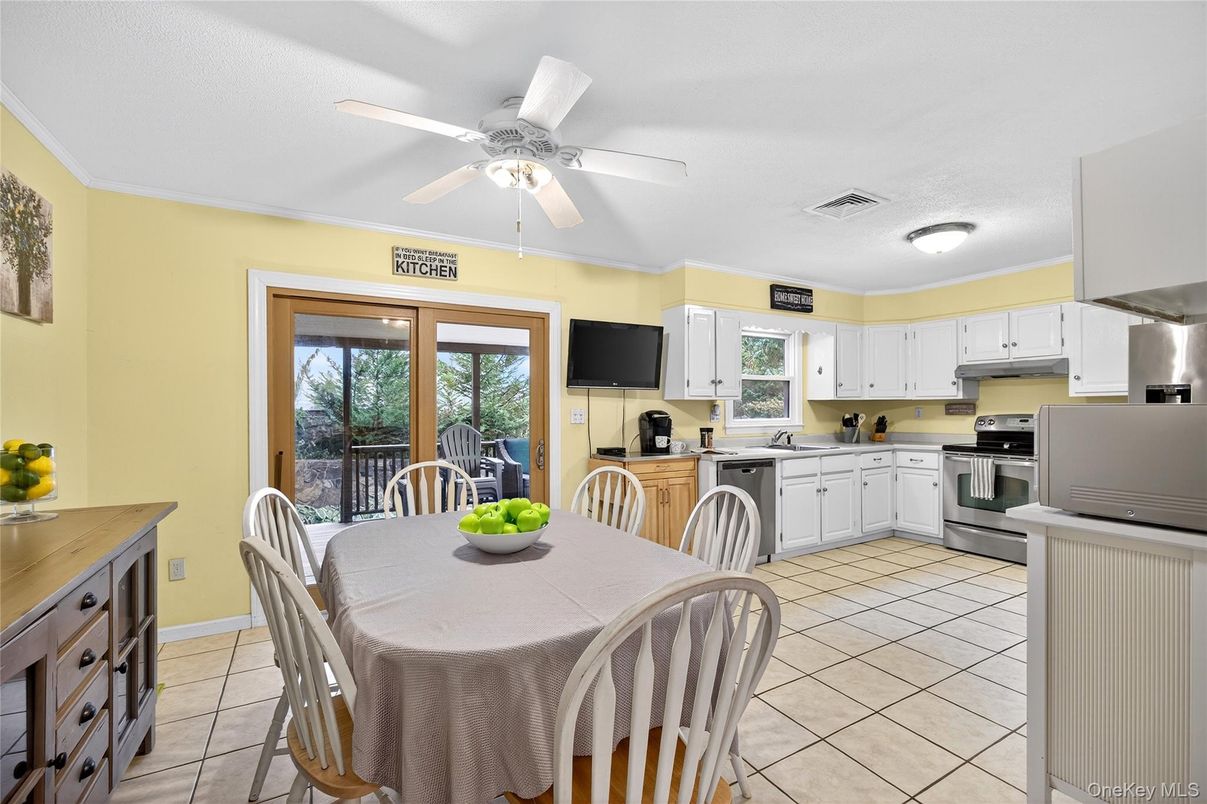 Dining room, Interior, Kitchen, Stainless Steel Appliances