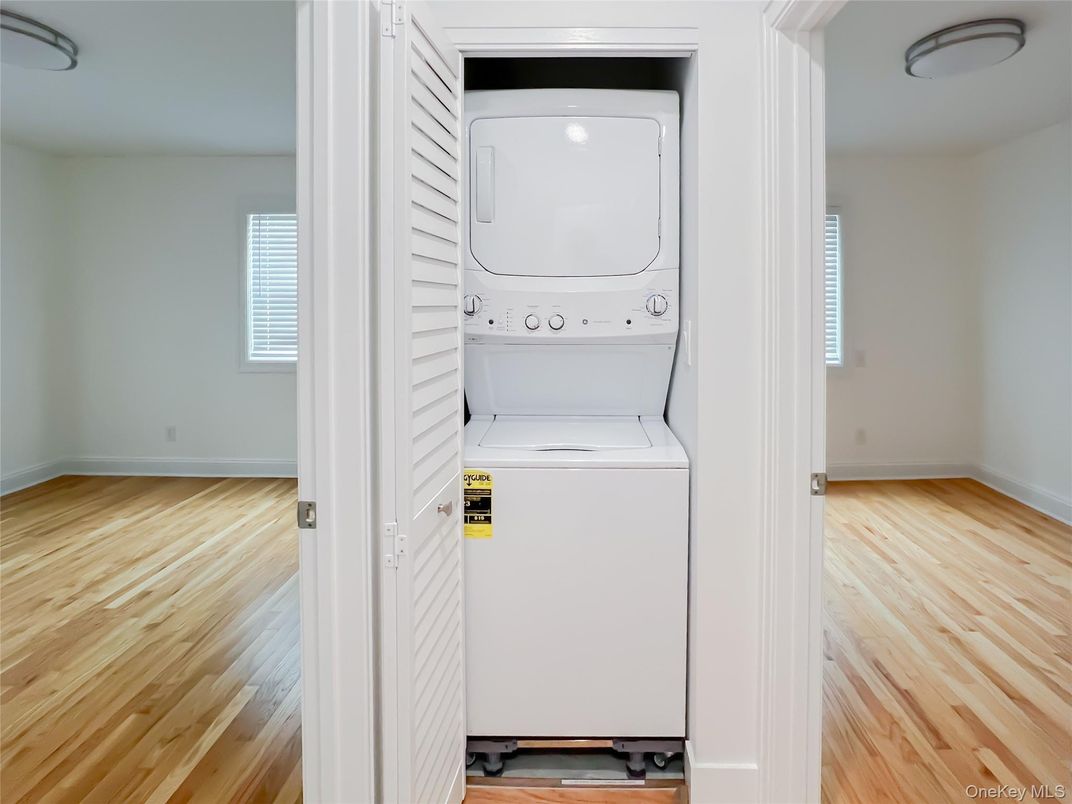 Interior, Utility Closets, Washer, Wood Texture Flooring