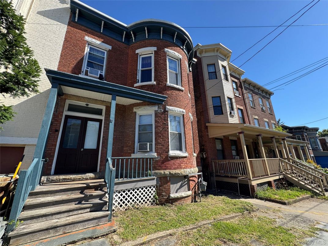 Exterior, Facade, Brick Facade, Rowhouse