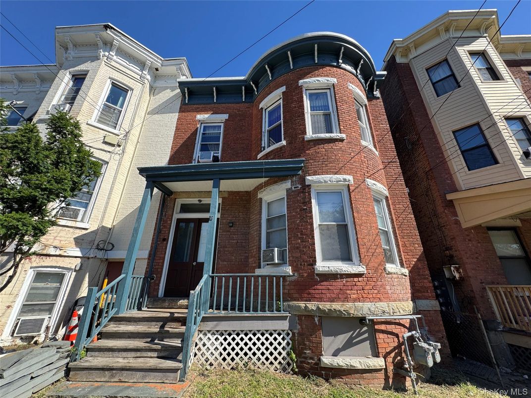 Exterior, Facade, Brick Facade, Rowhouse