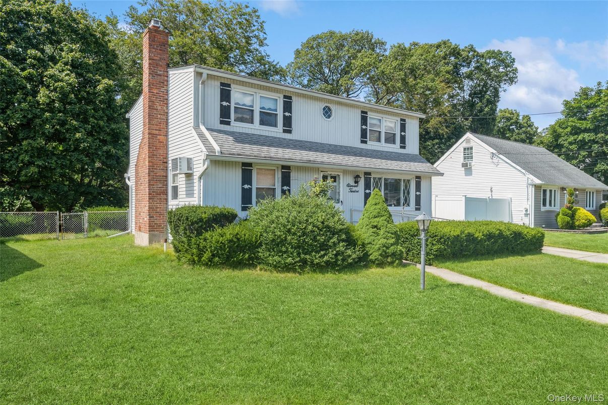 Attached, Backyard, Exterior, Facade, Split Level