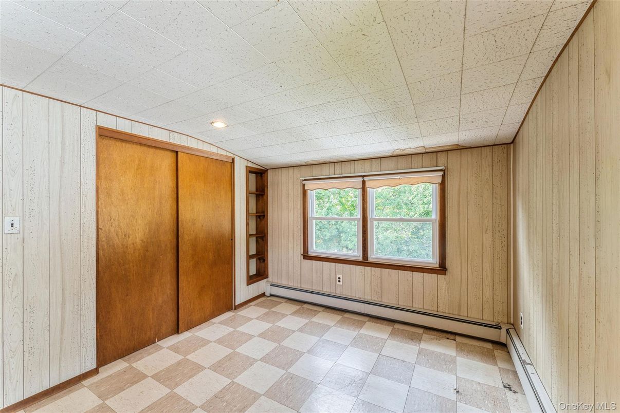 Empty room, Interior, Recessed Lighting, Wooden Walls