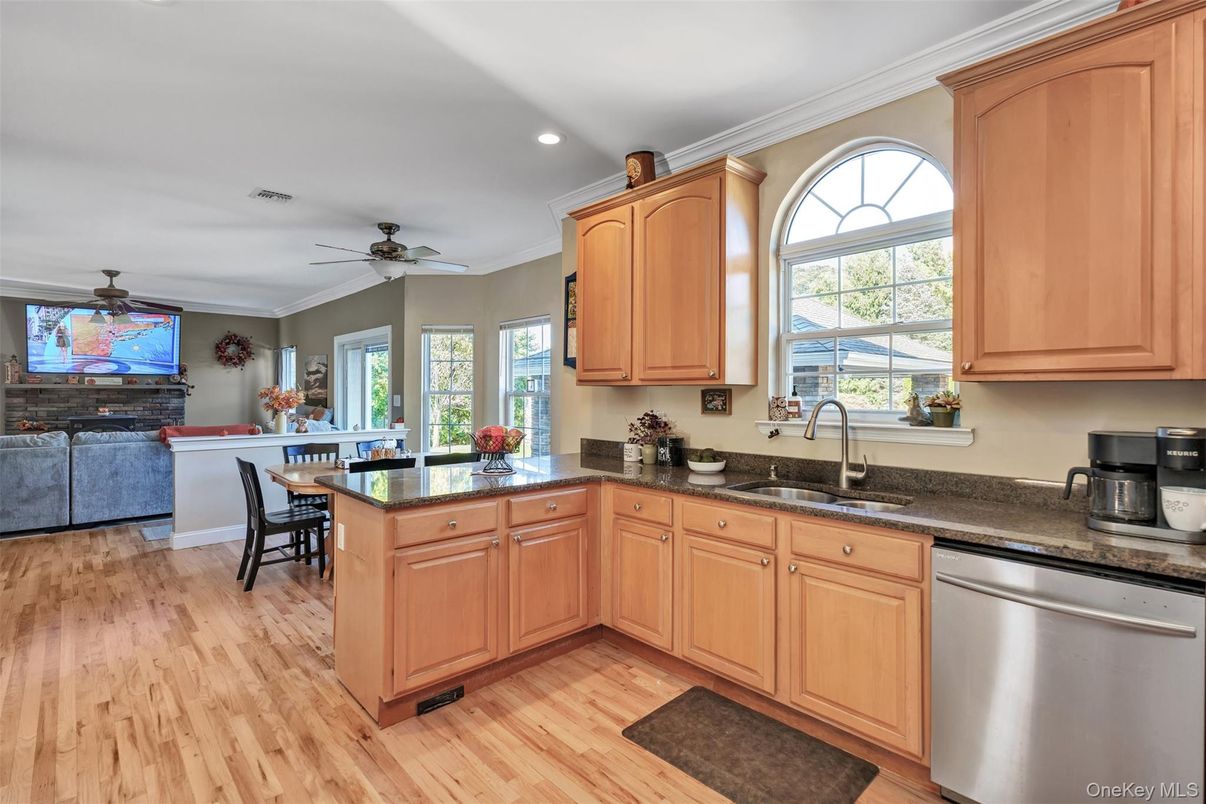 Dining room, Interior, Kitchen, Recessed Lighting, Wood Texture Flooring