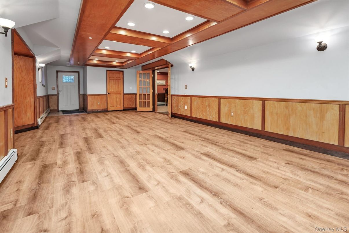 Empty room, Interior, Recessed Lighting, Wooden Beams, Wood Texture Flooring