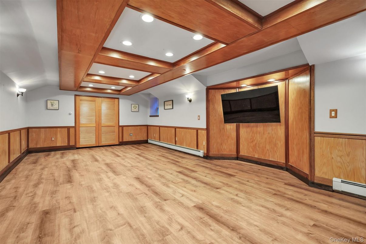 Empty room, Interior, Recessed Lighting, Wooden Beams, Wood Texture Flooring