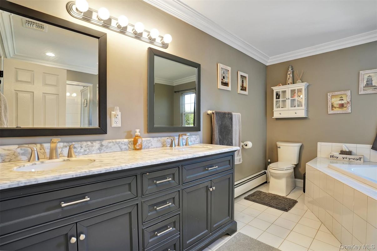 Bathroom, Dual Sink Vanities, Interior, Recessed Lighting