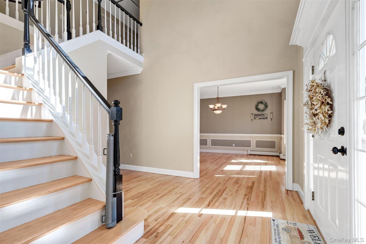 Interior, Pendant Lights, Wood Texture Flooring