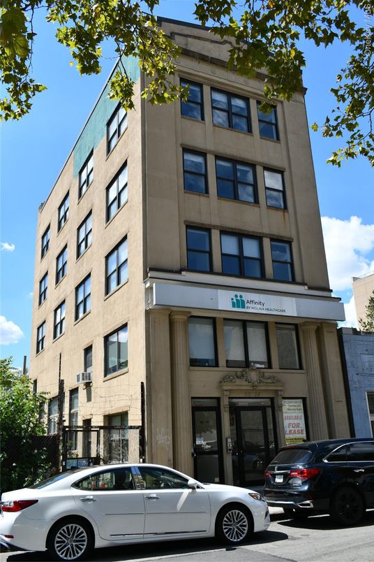 Exterior, Facade, Rowhouse