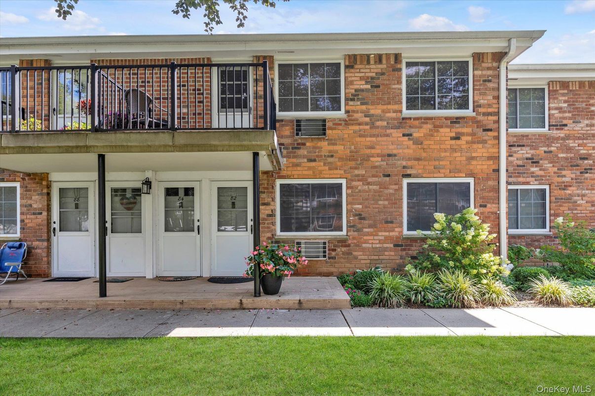 Exterior, Facade, Brick Facade, Rowhouse