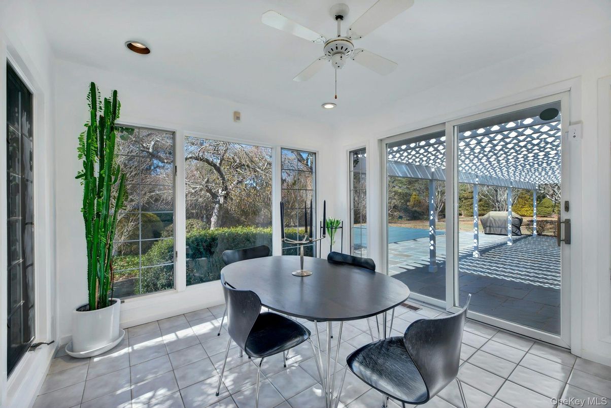 Dining room, Interior, Recessed Lighting, Sun Room, Water
