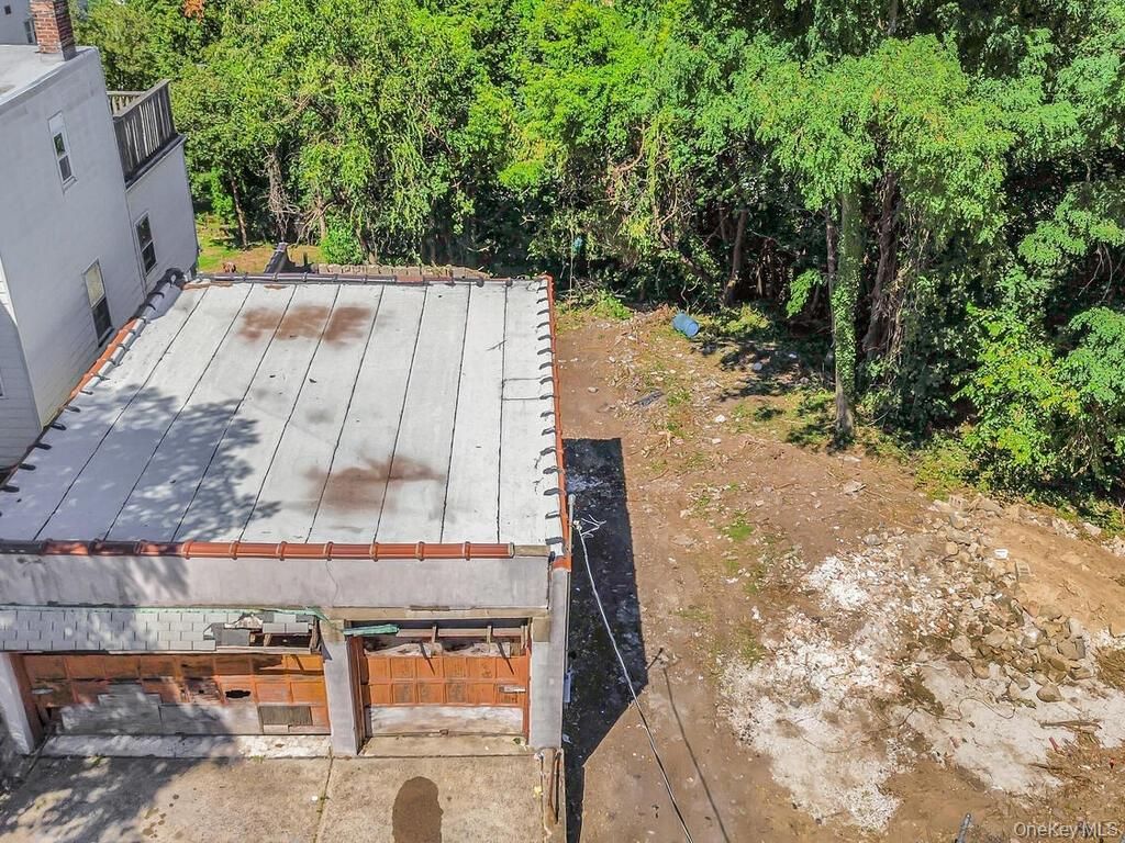 Exterior, Drone