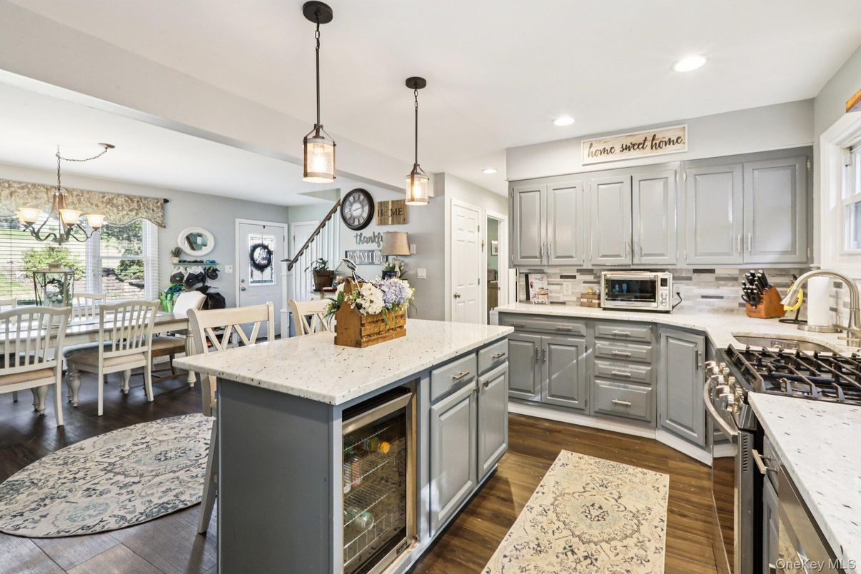 Chandelier, Dining room, Interior, Kitchen, Pendant Lights, Recessed Lighting, Stainless Steel Appliances, Wood Texture Flooring