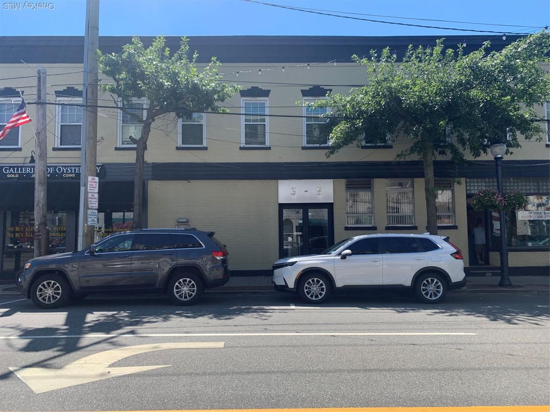 Attached, Exterior, Facade, Rowhouse