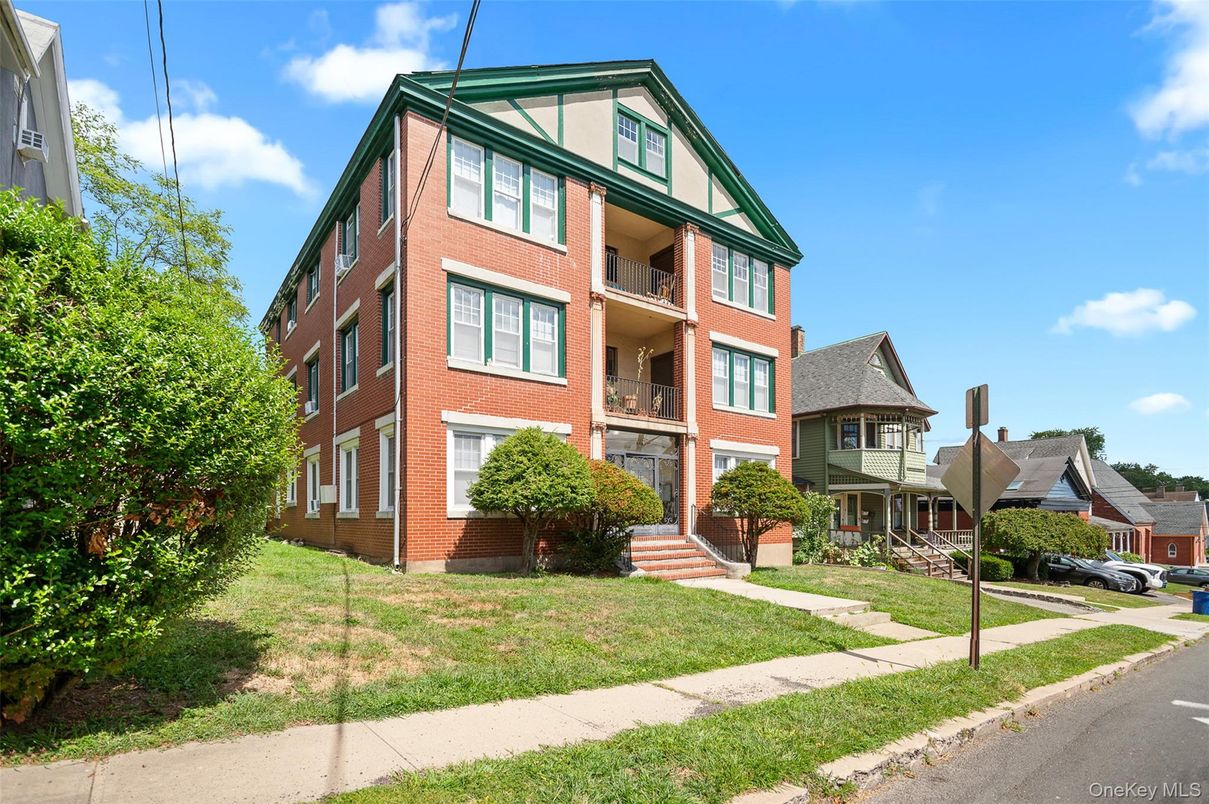 Exterior, Facade, Brick Facade, Queen Anne Victorian