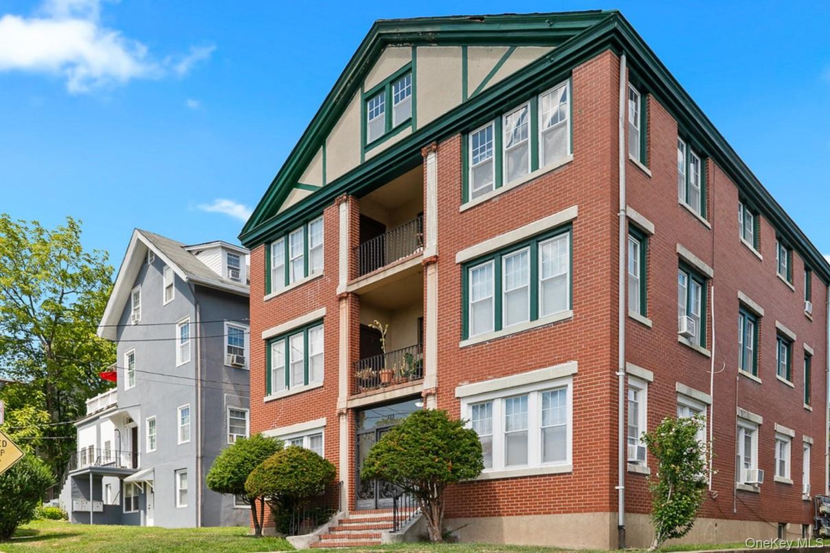Exterior, Facade, Brick Facade, Rowhouse