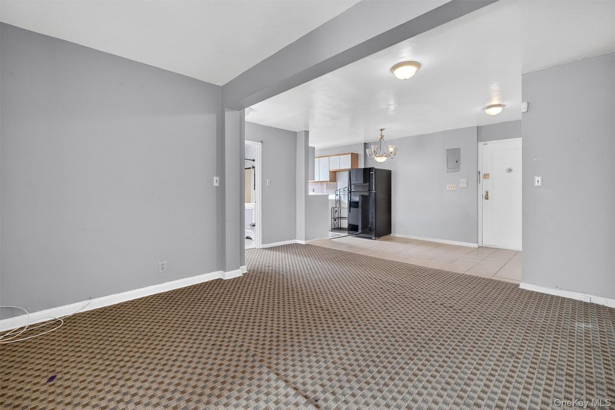 Chandelier, Empty room, Interior