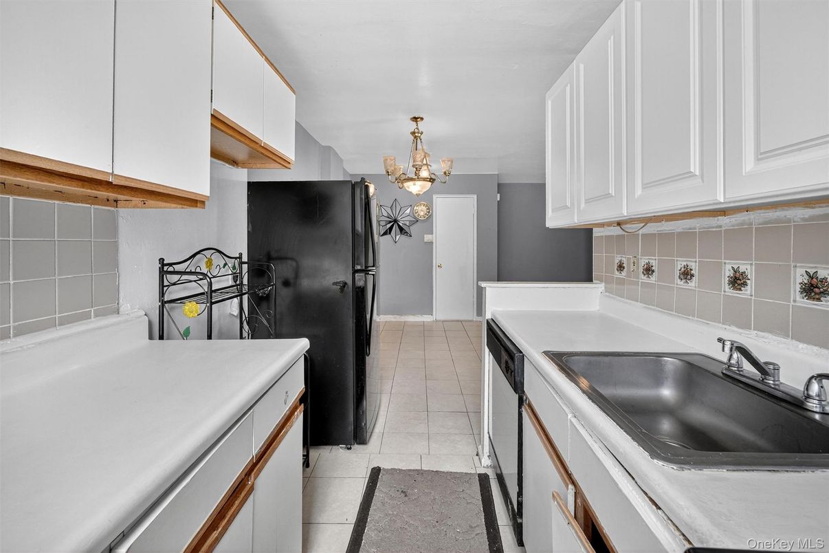 Chandelier, Interior, Kitchen