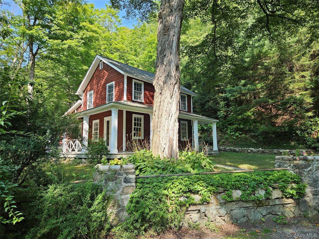 Backyard, Exterior, Facade, Queen Anne Victorian