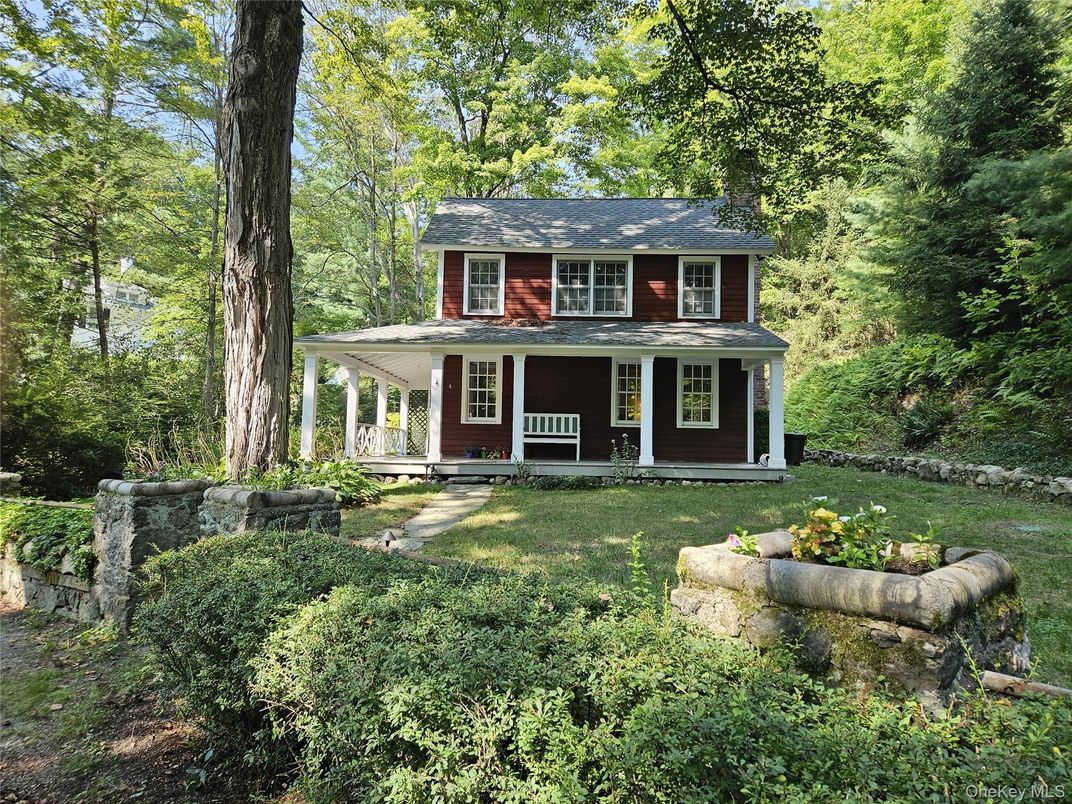 Exterior, Facade, American Foursquare