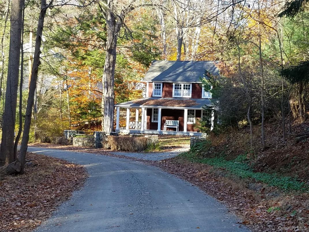 Exterior, Facade, American Foursquare