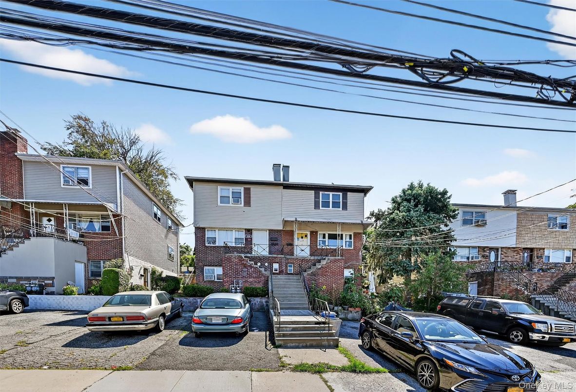 Exterior, Facade, Brick Facade, Rowhouse