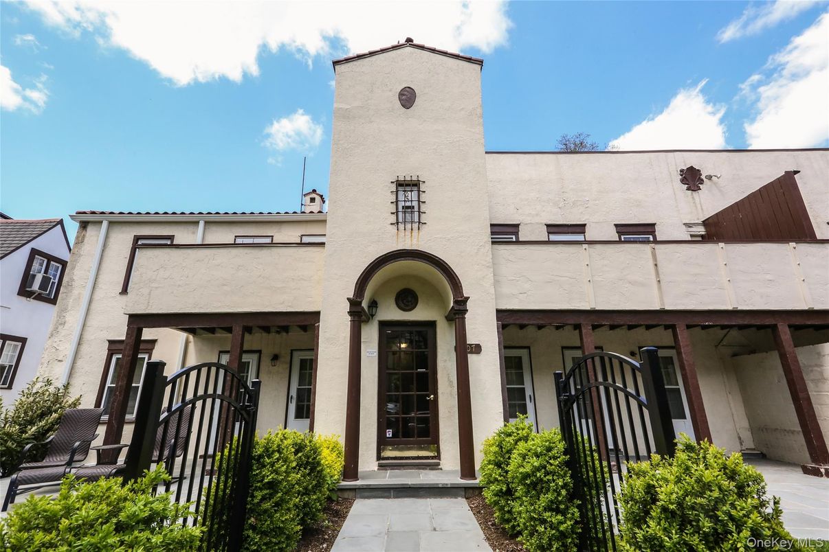 Exterior, Facade, Spanish Mediterranean