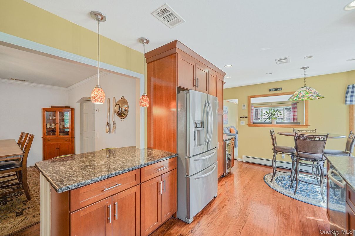 Dining room, Interior, Kitchen, Pendant Lights, Recessed Lighting, Wood Texture Flooring