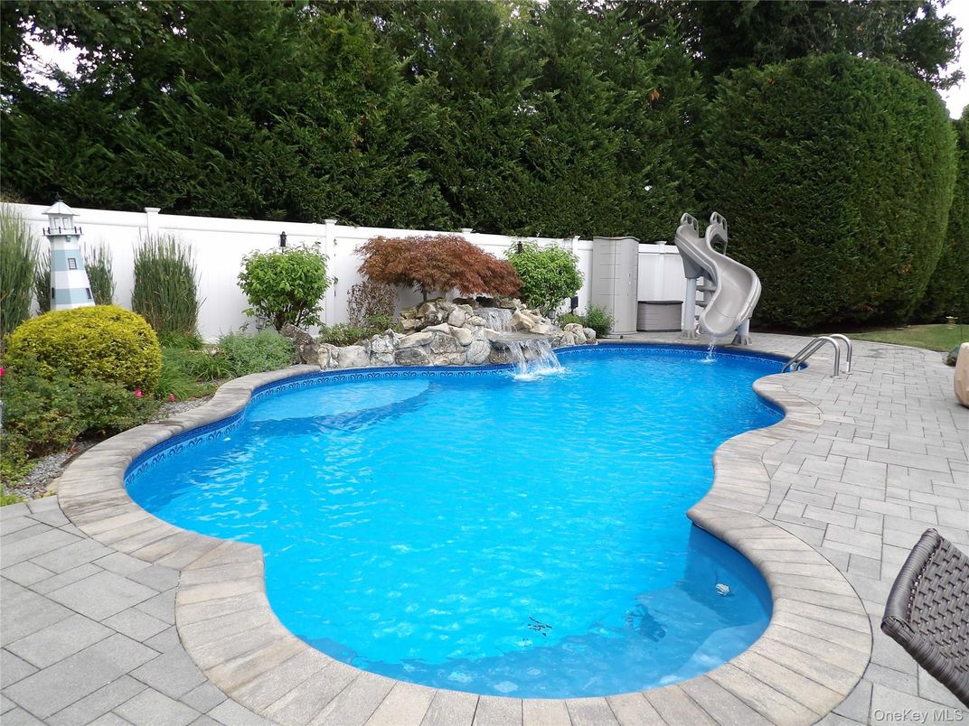 Exterior, Playground, Pool