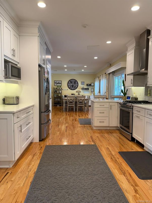 Dining room, Interior, Kitchen, Recessed Lighting, Wood Texture Flooring