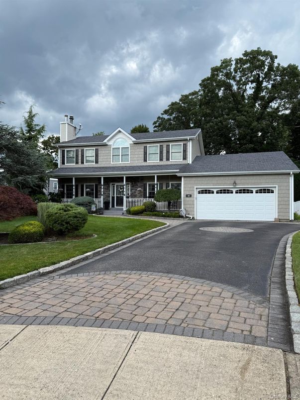 Attached, Exterior, Facade, Split Level