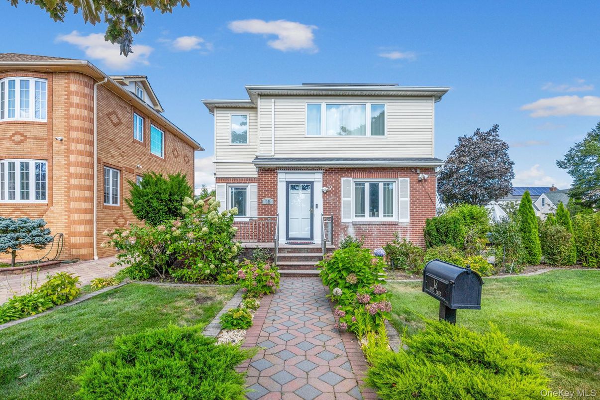 Exterior, Facade, Brick Facade, American Foursquare
