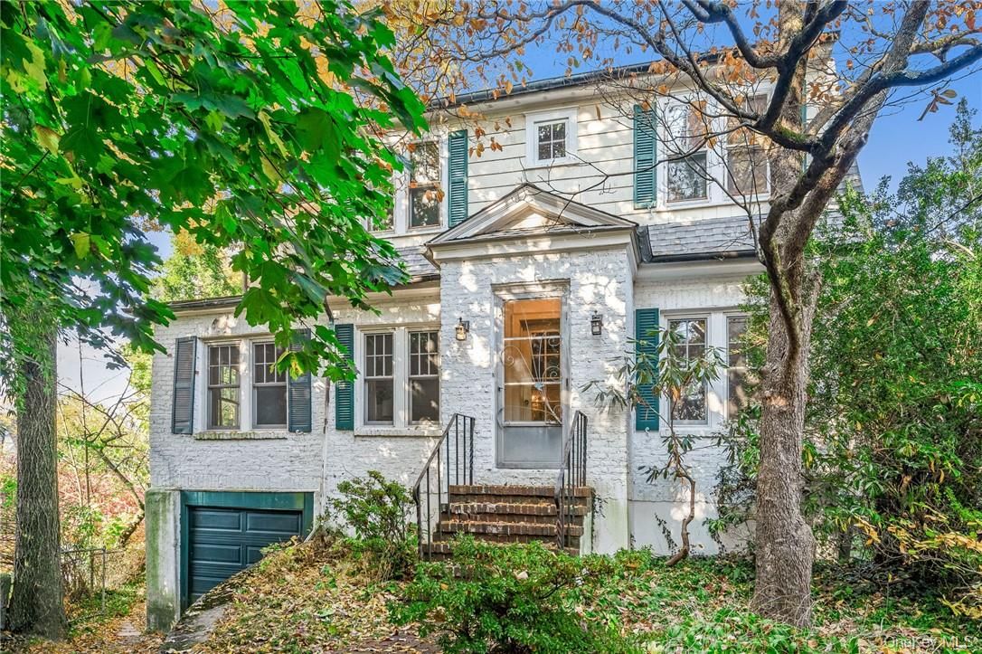 Attached, Exterior, Facade, American Foursquare