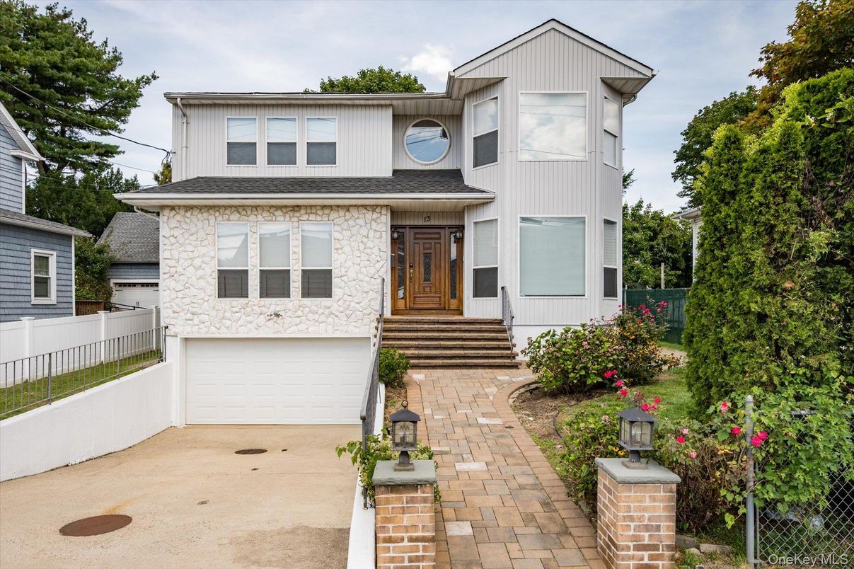 Attached, Exterior, Facade, Farmhouse