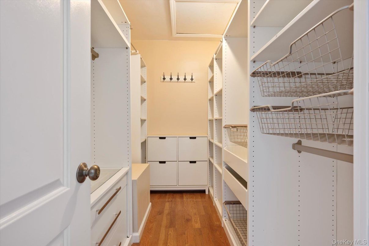 Interior, Walk-in Closets, Wood Texture Flooring